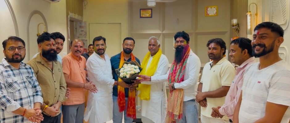 वरिष्ठ भाजपा नेता साहब सिंह पुंडीर ने अपने आवास पर विजेंद्र कश्यप
